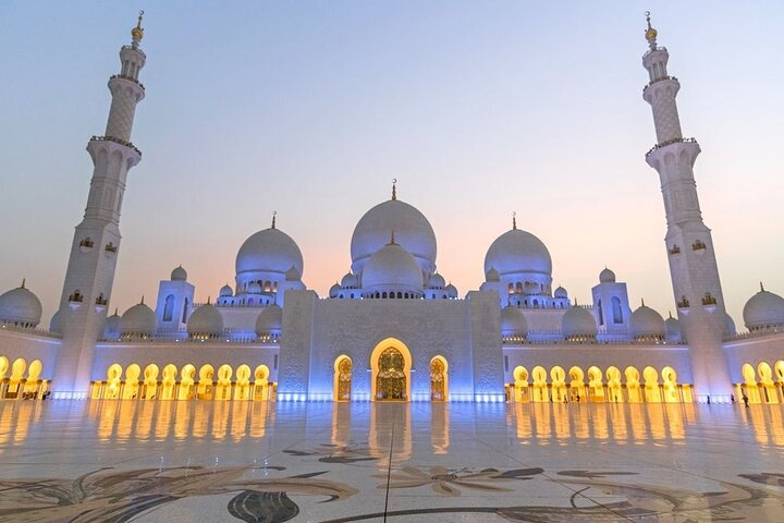 Experience the stunning architecture of Sheikh Zayed Grand Mosque where intricate designs and serene reflections create an unforgettable backdrop for your Abu Dhabi exploration revealing the city’s rich heritage and modernity.